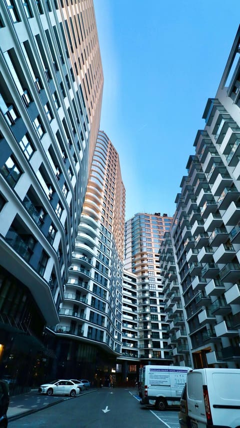 Property building, Neighbourhood, Location