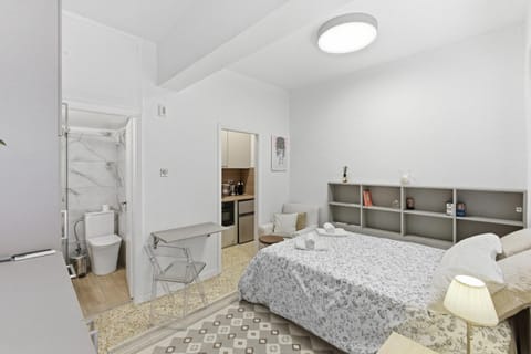 Bed, Bathroom, Photo of the whole room, Bedroom, kitchen