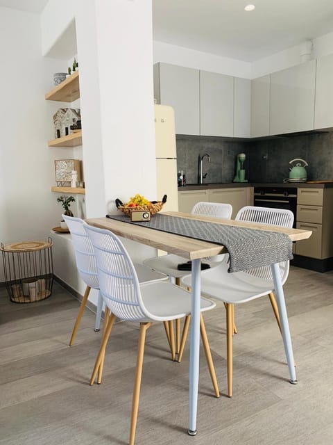 Property building, Kitchen or kitchenette, Living room