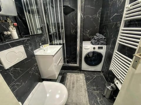 Shower, Toilet, Bathroom, washing machine, dryer