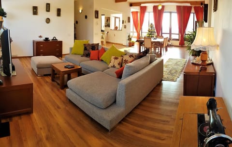 TV and multimedia, Living room, Seating area