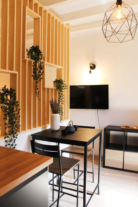 Communal lounge/ TV room, TV and multimedia, Living room, Seating area, Dining area, Evening entertainment