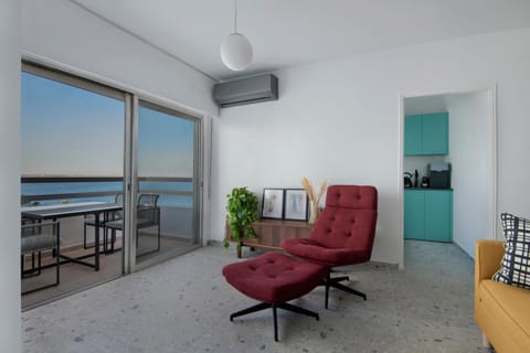 View (from property/room), Balcony/Terrace, Seating area, Sea view, air conditioner