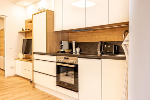 TV and multimedia, Coffee/tea facilities, oven, kitchen