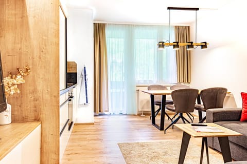 Living room, Seating area, Dining area, kitchen