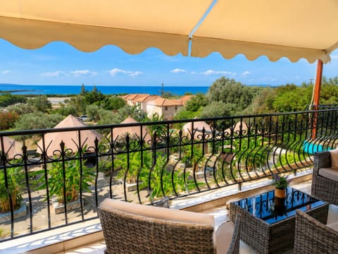 Patio, Day, Natural landscape, View (from property/room), Balcony/Terrace, Seating area, Sea view