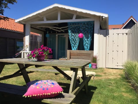 Property building, Patio, Facade/entrance, Balcony/Terrace