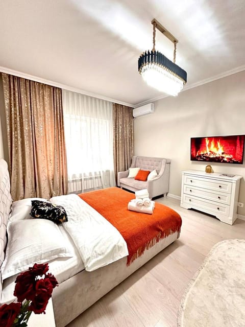 Photo of the whole room, Bedroom