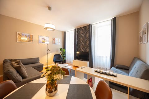 TV and multimedia, Seating area