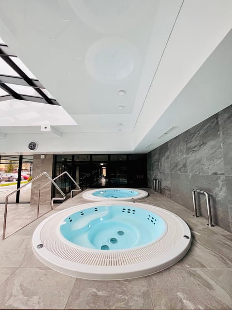 Hot Tub, Swimming pool