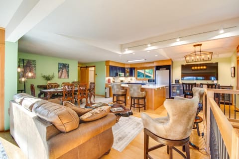 Puget Sound Views, 8 5 Acres! Luxury Outdoor Oasis House in Port Ludlow