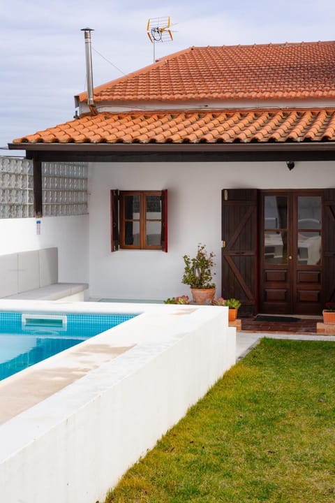Property building, Garden, Garden view, Pool view, Swimming pool