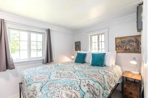 Historic Water's Edge Cottage 10 House in Rockaway Beach