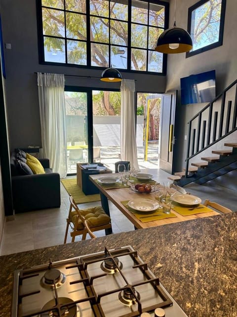 Seating area, Dining area