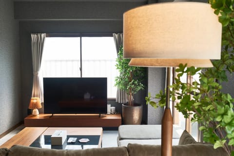 Communal lounge/ TV room, TV and multimedia, Living room, Seating area, Evening entertainment