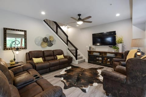 Livin' The Dream- Indoor Outdoor pool & Private Hot Tub House in Branson