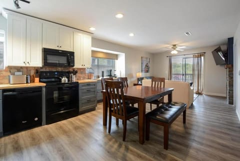 Libby's Perch No Stairs Outdoor Pool House in Indian Point