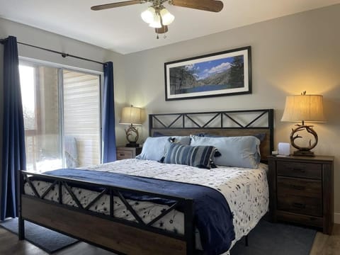 Libby's Perch No Stairs Outdoor Pool House in Indian Point