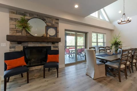 Journey's Remedy -Lake View Sleeps 30 House in Branson