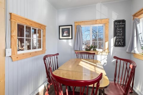 Historic Rockaway Beach Cottage House in Rockaway Beach
