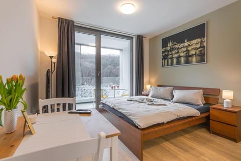 Bed, Photo of the whole room, Seating area