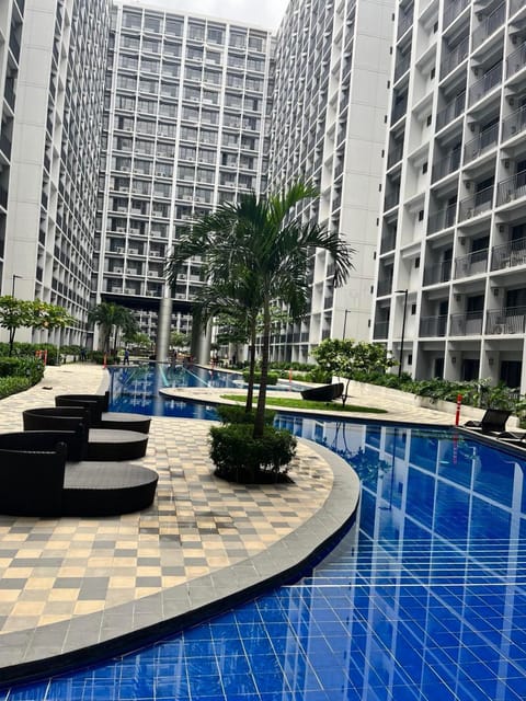 Swimming pool, Swimming pool