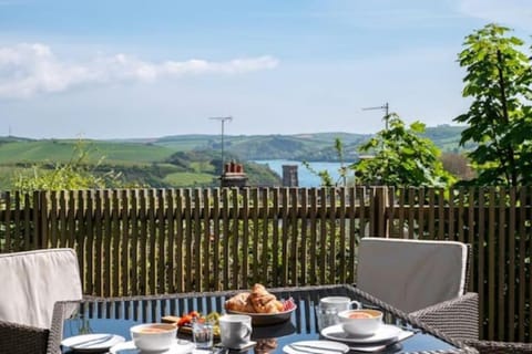 View (from property/room), Balcony/Terrace, River view