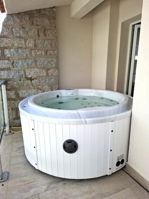 Hot Tub, Open Air Bath