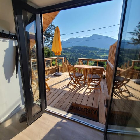 Natural landscape, Solarium, Balcony/Terrace, Dining area, Mountain view