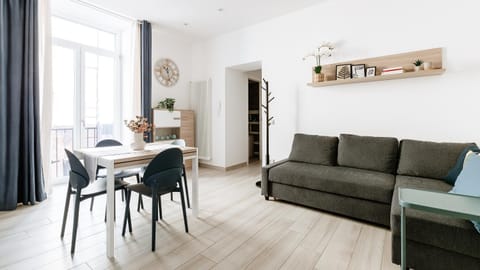Living room, Dining area