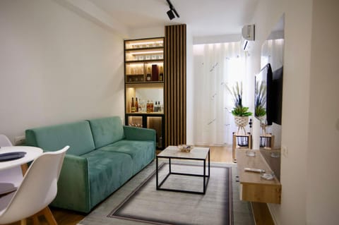 Communal lounge/ TV room, TV and multimedia, Living room, Seating area, Evening entertainment