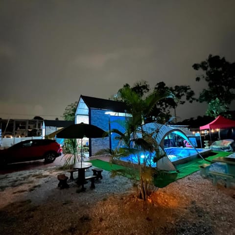 Property building, Garden, Swimming pool
