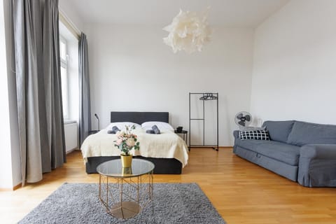 Bed, Photo of the whole room, Seating area, Bedroom