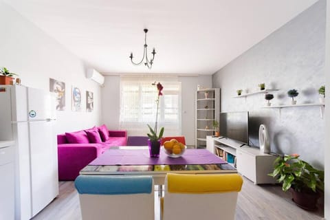 Communal lounge/ TV room, Living room, Photo of the whole room, Seating area
