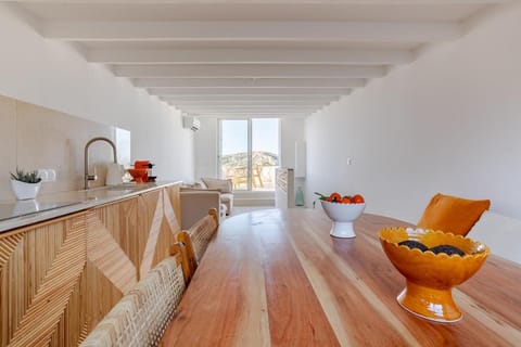 Kitchen or kitchenette, Seating area, Dining area