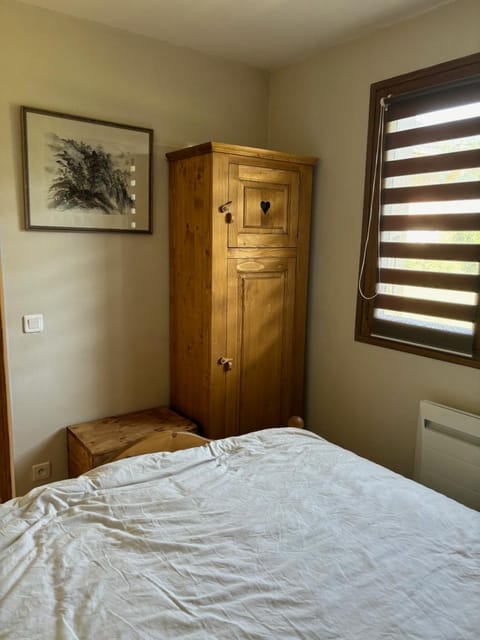 Photo of the whole room, wardrobe