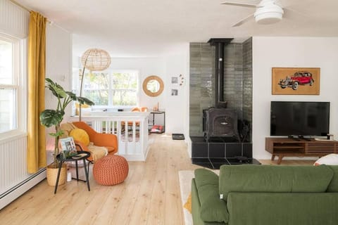 Living room, Seating area, fireplace
