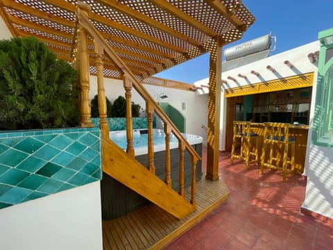 Patio, Hot Tub, Lounge or bar
