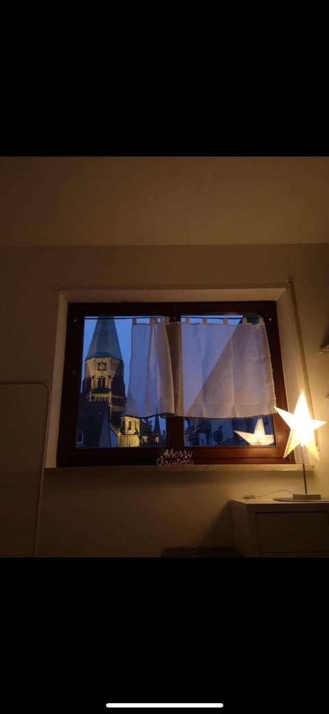 C&V 2 Personen 1 Zimmer WLAN SmartTV Boxspringbett Apartment in Kaiserslautern