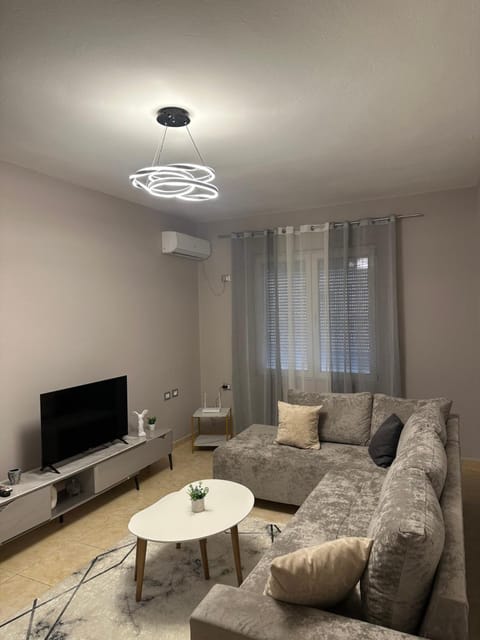 Communal lounge/ TV room, TV and multimedia, Living room, Seating area, Evening entertainment