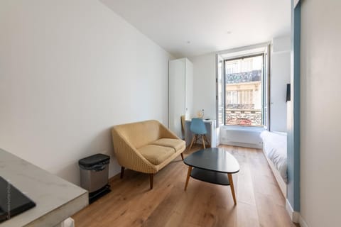 Living room, Seating area, Dining area, City view, wardrobe