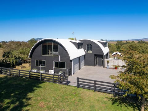 Property building, Natural landscape, View (from property/room), Landmark view, Mountain view, Mountain view