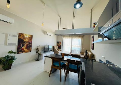 TV and multimedia, Kitchen or kitchenette, Living room, Seating area, Dining area, air conditioner