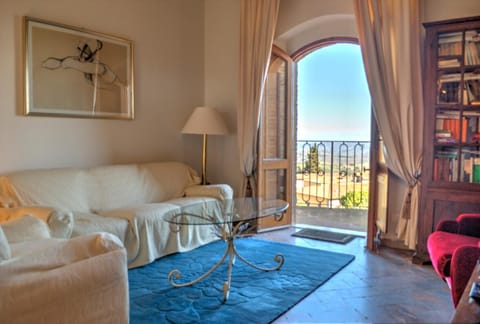 Casa nella Corte nel Centro di San Gimignano con balcone panoramico wifi e garage auto privato Apartment in San Gimignano