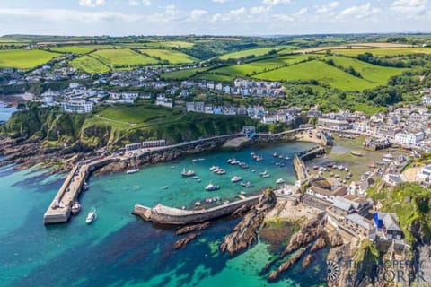 Luxury Seaview, Modern, 6 beds House in Mevagissey