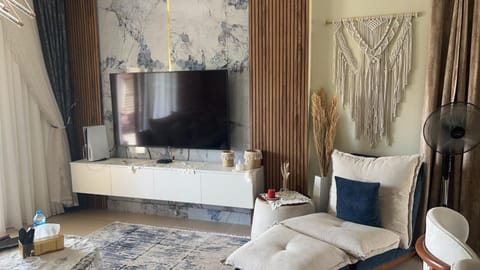 Communal lounge/ TV room, Living room, Seating area