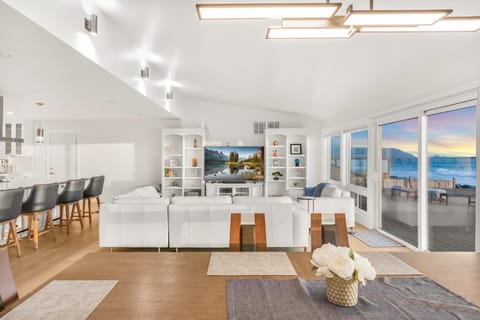 TV and multimedia, Living room, Seating area, Mountain view, Sea view