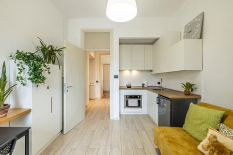 Kitchen or kitchenette, Living room, Seating area, Dining area, oven, stove