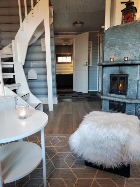 Söpö mökki Himoksella palveluiden vieressä Chalet in Finland