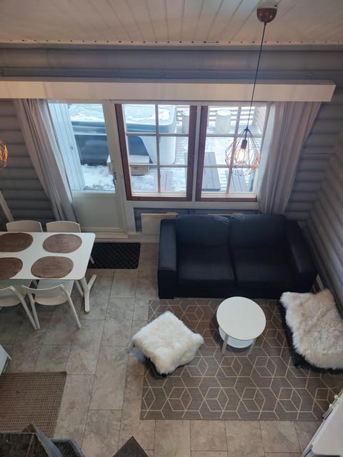 Söpö mökki Himoksella palveluiden vieressä Chalet in Finland